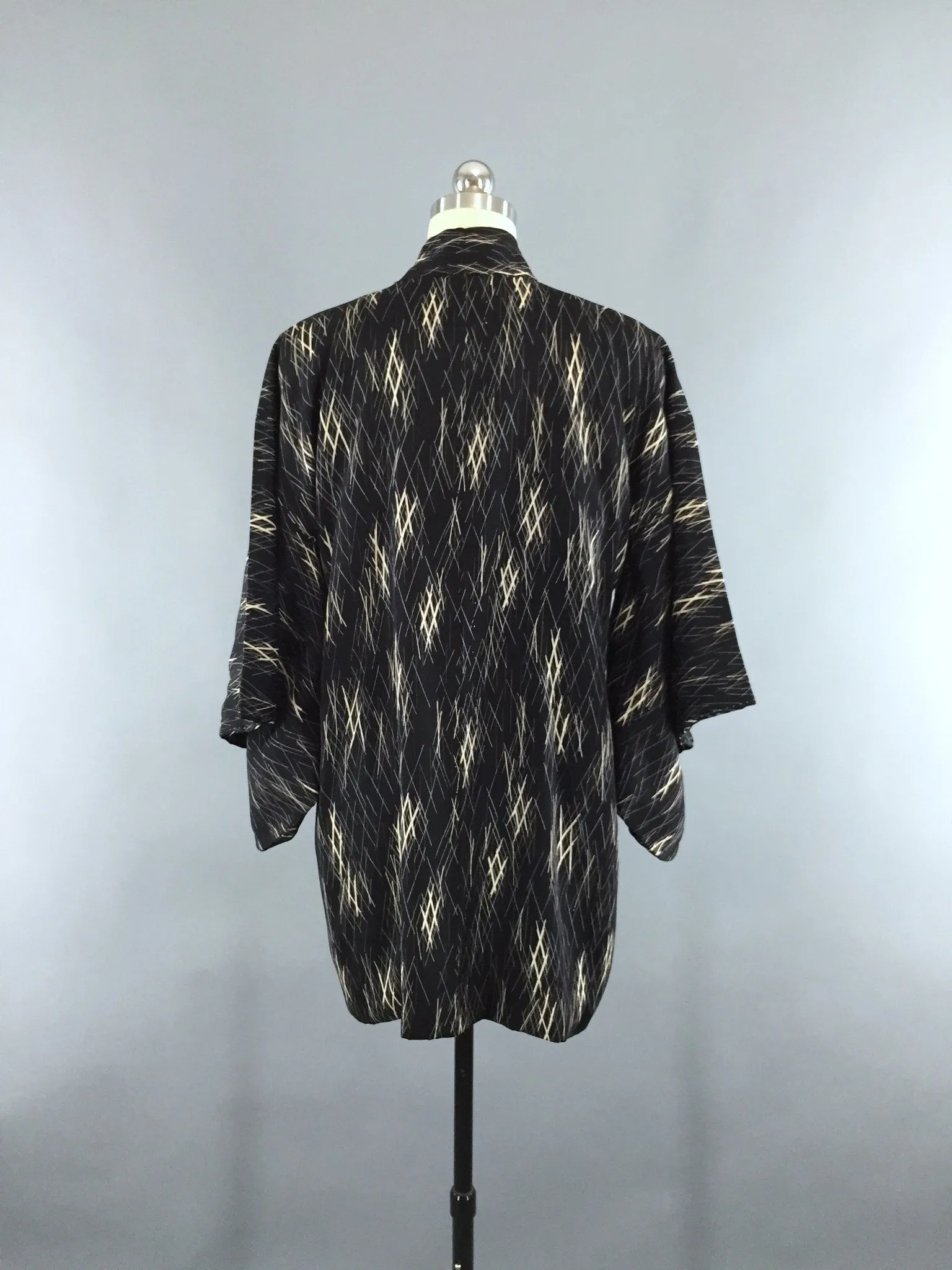 1950s Vintage Silk Kimono Jacket / Silk Haori Kimono Cardigan / Black Abstract